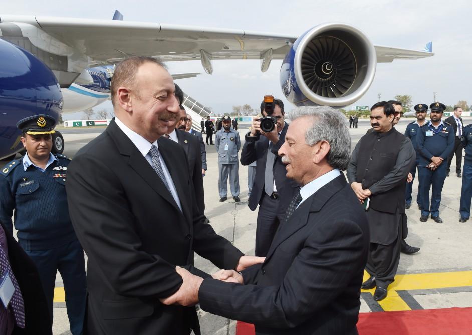 Состоялась встреча один на один президентов Азербайджана и Пакистана