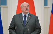 Лукашенко подарил городу Шуша белорусскую тракторную технику