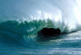 Высота волн в Каспийском море достигает 4,5 метра
