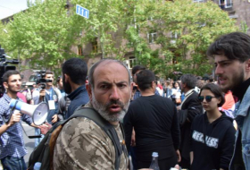 Спасайте революцию! Пашинян сбежал в клозет, услышав об азербайджанских беспилотниках  