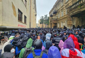 Силы спецназа в Тбилиси начали задерживать участников акции протеста
