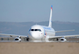 В Екатеринбурге самолет, выполняющий рейс в Бишкек, наехал на работника аэропорта
