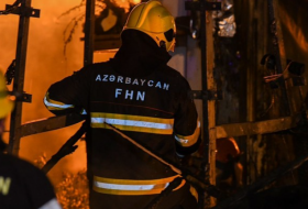 МЧС распространило информацию в связи с пожаром на проспекте Азадлыг в Баку
