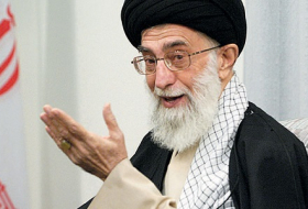 Али Хаменеи обвинил США в проблемах Ирана в банковской сфере