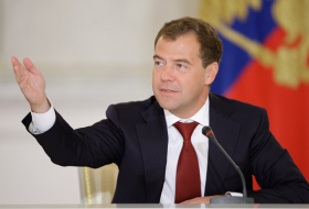 Медведев призвал не разорять Россию увеличением пенсий