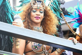 Рианна в сексуальном карнавальном наряде в Барбадосе - ФОТО+ВИДЕО