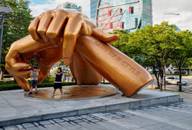 Корейцам не понравился памятник Gangnam Style