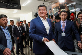 Жээнбеков лидирует на выборах президента Киргизии