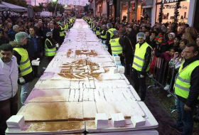 Торт длиной в 70 м испекли в Греции к Новому году