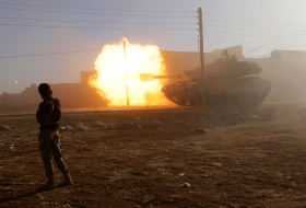 Турция перебрасывает танки к сирийской границе