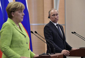 Путин рассказал, что периодически получает в подарок от Меркель пиво 