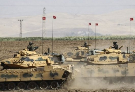 ВС Турции полностью окружили райцентр Африн
