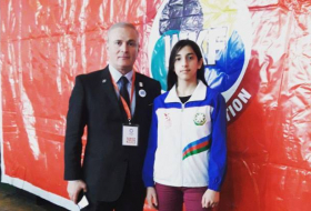 12-летняя азербайджанская каратэистка стала чемпионкой, победив представительницу Армении 