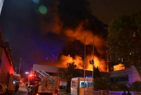 В Стамбуле горит фабрика
