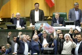 Иранские парламентарии сожгли флаг США и договор СПВД - ВИДЕО 