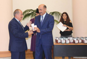 В Баку состоялась торжественная церемония награждения деятелей культуры 
