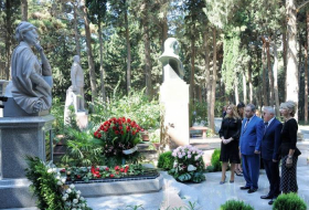 В Аллее почетного захоронения почтена память выдающегося ученого Рафиги Алиевой
