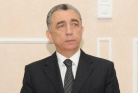 Глава ИВ Баку проголосовал на муниципальных выборах
