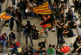 В Каталонии более 40 человек пострадали во время столкновений
