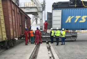 По Баку-Тбилиси-Карс перевезен десятитысячный контейнер
