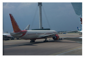 В Индии самолет при взлете задел стену аэропорта
