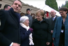На мероприятии во Франции Меркель перепутали с супругой Макрона
