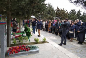 В Баку почтили память несдавшихся армянам азербайджанских разведчиков - ФОТО
