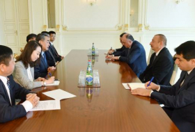 Ильхам Алиев принял главу МИД Китая - ФОТО