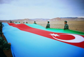 Азербайджанские пограничники провели шествие с государственным флагом Азербайджана