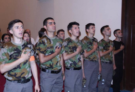 Азербайджанская молодежь дает клятвоприношение 