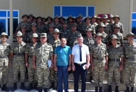 Представители Госкомитета по работе с религиозными образованиями встретились с солдатами
