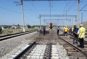 На железных дорогах Азербайджана продолжается установка новых 