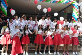 Ученики двух выпускных классов в Баку поступили в вузы в полном составе