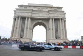 В Гяндже прошло шоу и соревнования спортивных автомобилей
