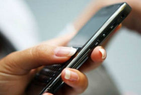 В Азербайджане запретят использование мобильных телефонов в школах