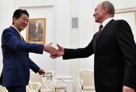 Абэ подарил Путину старинную гравюру с русским кораблем