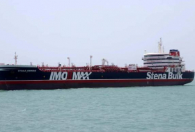 Двое россиян останутся в Иране до решения судьбы британского танкера