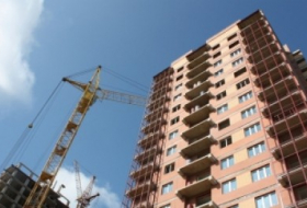 В Баку приостановлено строительство многоэтажного здания
