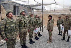 Министр обороны отметил День солидарности азербайджанцев мира вместе с военнослужащими, проходящими службу на фронте - ФОТО