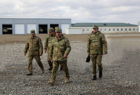 Министр обороны проверил боеготовность артиллеристов в прифронтовой зоне - ФОТО-ВИДЕО