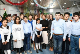Первый вице-президент Мехрибан Алиева приняла участие в праздничном веселье в Центре реабилитации для детей с синдромом аутизма - ФОТО