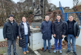 Турал Гянджалиев посетил памятник Хуршидбану Натаван в Бельгии
