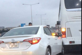 В Баку произошло ДТП с участием маршрутного автобуса