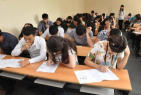 В Азербайджане тысячи студентов сменили учебные заведения и специальности