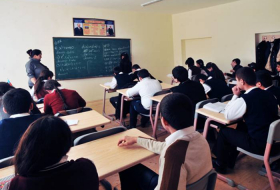 Зимние каникулы в средних школах Азербайджана завершились
