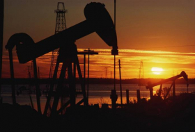 Азербайджанские аналитики: цены на нефть вырастут до $57
