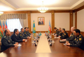 Азербайджан и Казахстан обсудили проведение совместных военных учений
