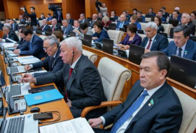 Казахстанцы требуют лишить депутатов парламента неприкосновенности
