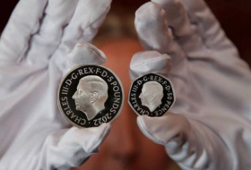 В Великобритании представили первые монеты с изображением Карла III. Фото
