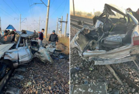 В Казахстане поезд столкнулся с легковым автомобилем, погибли шесть человек
